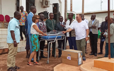 Entrega de material sanitario a hospitales de Bongouanou y Daukro